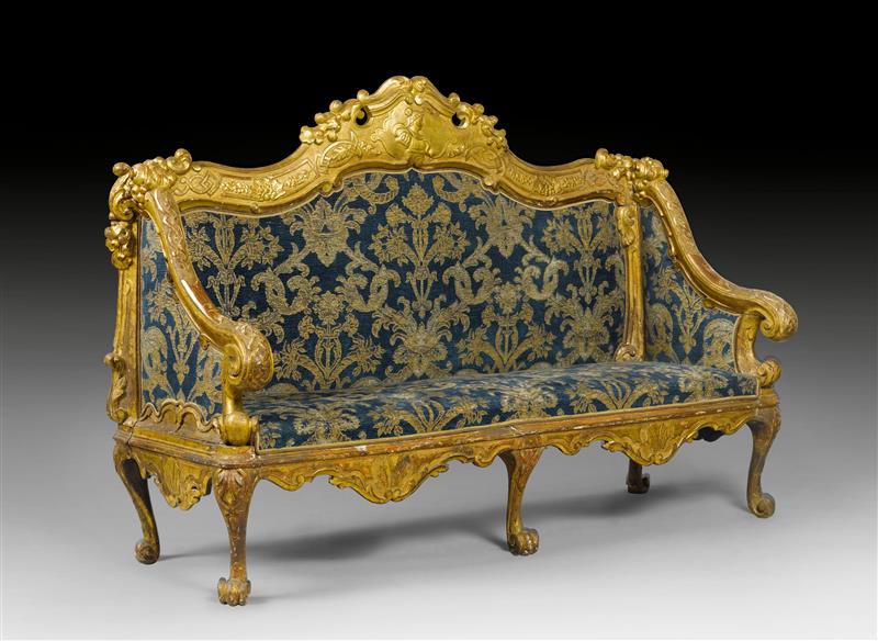 Appraisal: PRUNKSOFA Barock Italien wohl Rom Anfang Jh Holz geschnitzt mit