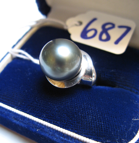 Appraisal: BLACK PEARL AND FOURTEEN KARAT WHITE GOLD SOLITAIRE RING The