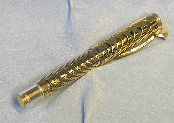 Appraisal: VISCONTI k Gold Ripple Fountain Pen Crafted from clear acrylic