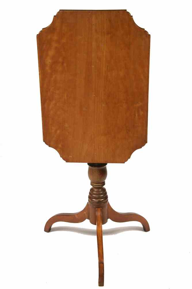 Appraisal: TILT-TOP CANDLESTAND - th c American Tilt-Top Candlestand in cherry