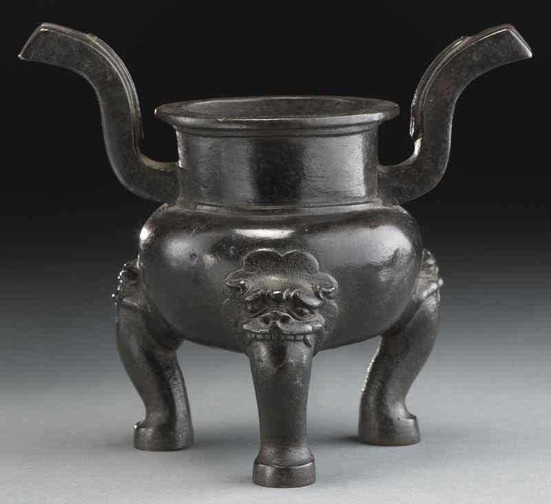 Appraisal: Chinese Qing bronze tripod censer the feet sprouting from dragons'