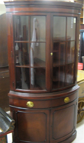 Appraisal: FEDERAL STYLE MAHOGANY CORNER CABINET Drexel Furniture Co New Travis