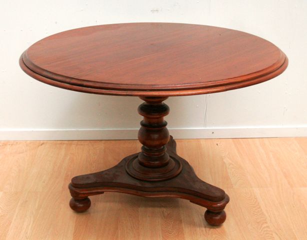 Appraisal: A th century Australian cedar breakfast table restorations cms diam