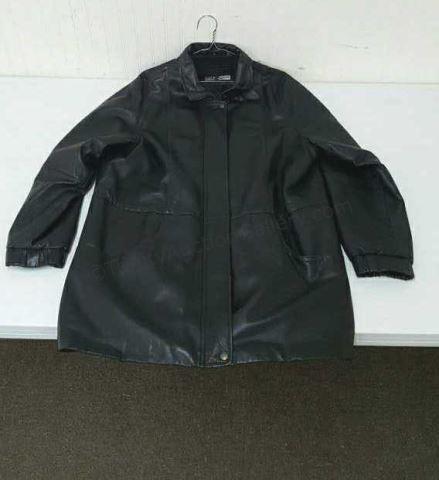 Appraisal: Genuine Leather with Polyester lining Size XL is about a