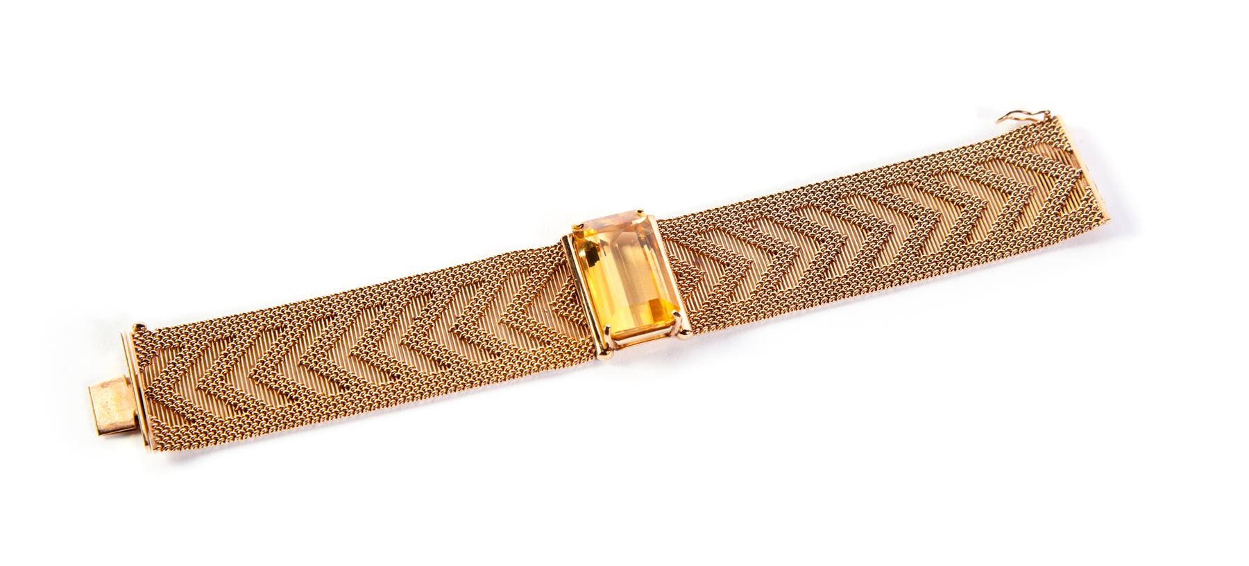 Appraisal: GOLD BRACELET American th century Mesh bracelet with chevron design