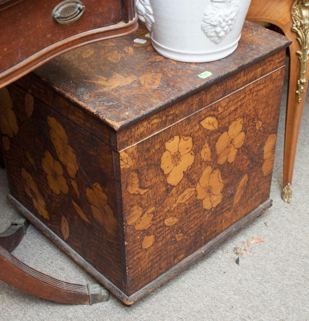 Appraisal: Sgraffito decorated wooden hat box dogwood blossom decoration with bird