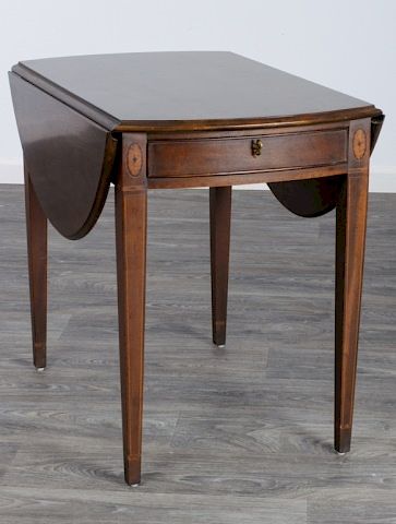 Appraisal: Henredon Mahogany Pembroke Table Federal style mahogany Pembroke table having