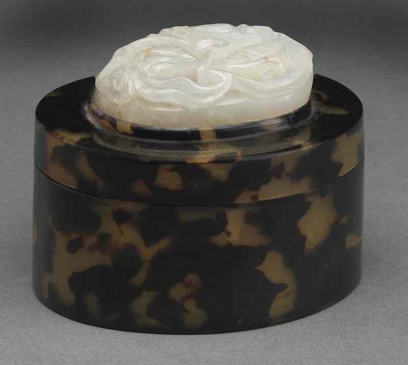 Appraisal: Chinese Qing jade inlaid tortoise shell box International buyers should