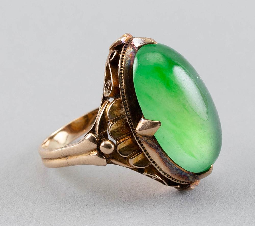 Appraisal: CHINESE KT GOLD AND JADE RING TH CENTURYCHINESE KT GOLD