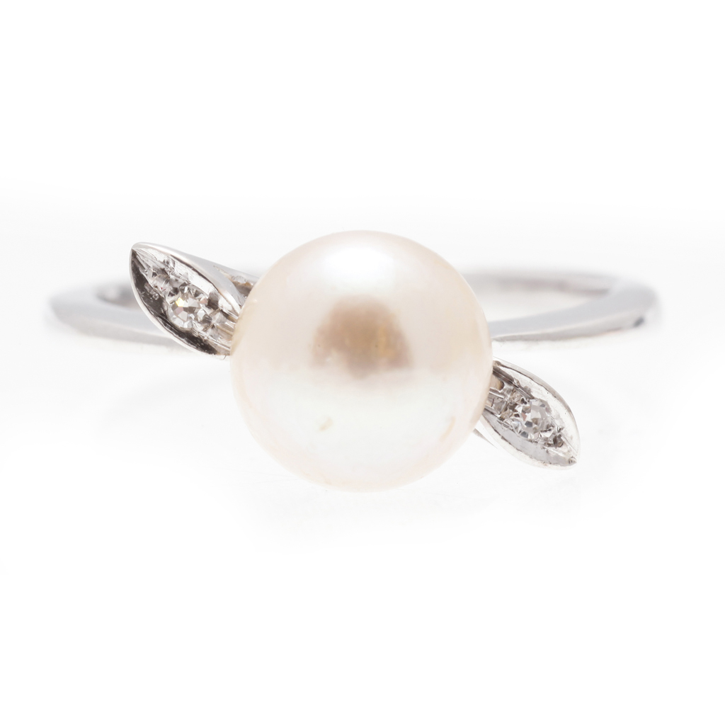 Appraisal: A diamond and pearl set dress ring set with a