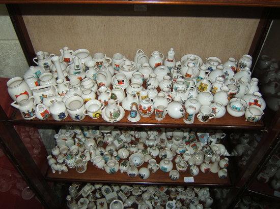 Appraisal: A collection of Goss and other crested china