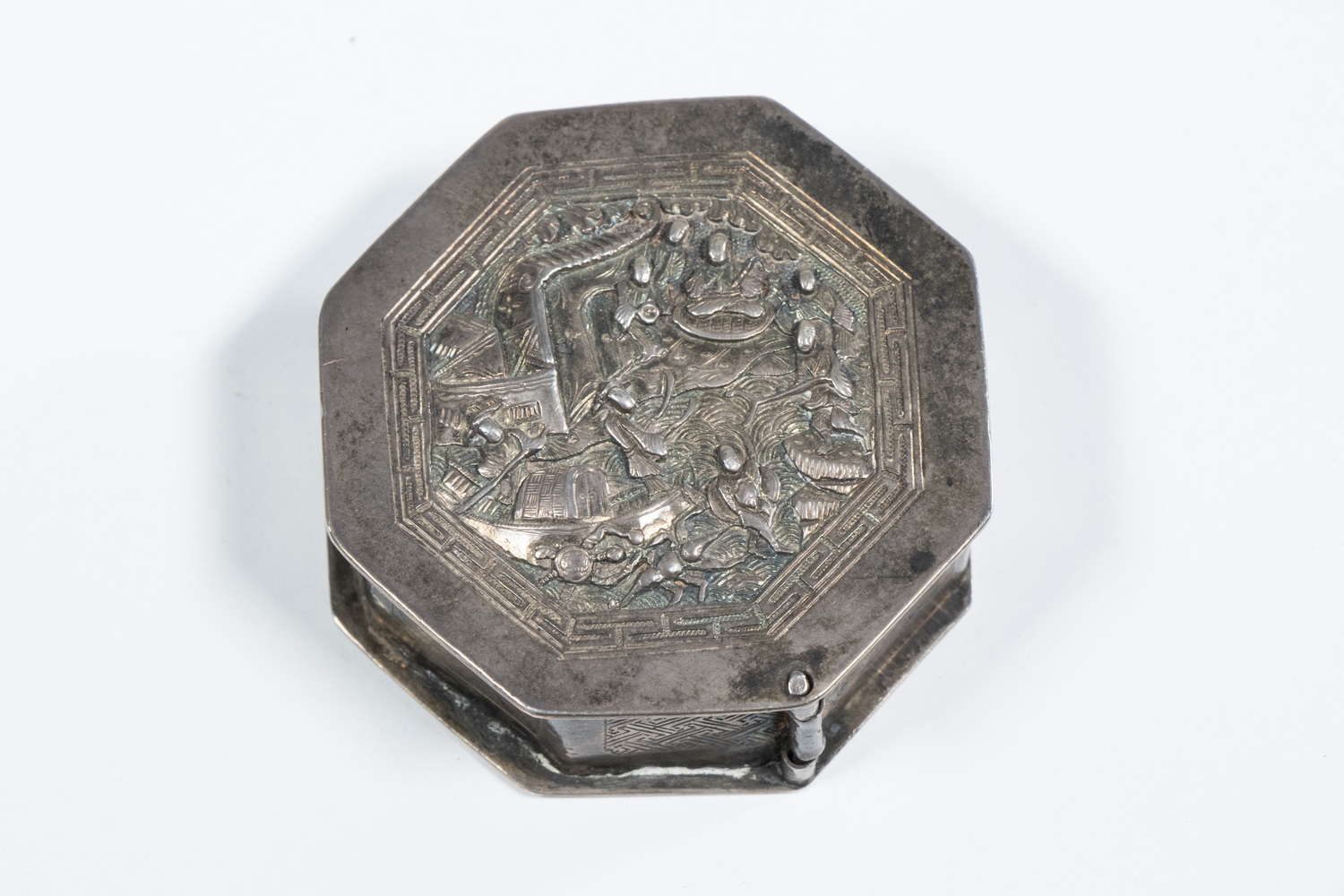 Appraisal: CHINESE EXPORT SILVER SNUFF BOX Late th - Early th