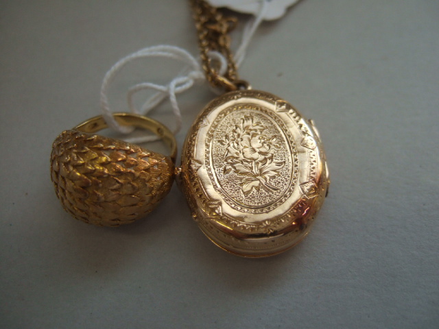 Appraisal: An oval double sided gold pendant locket the exterior with