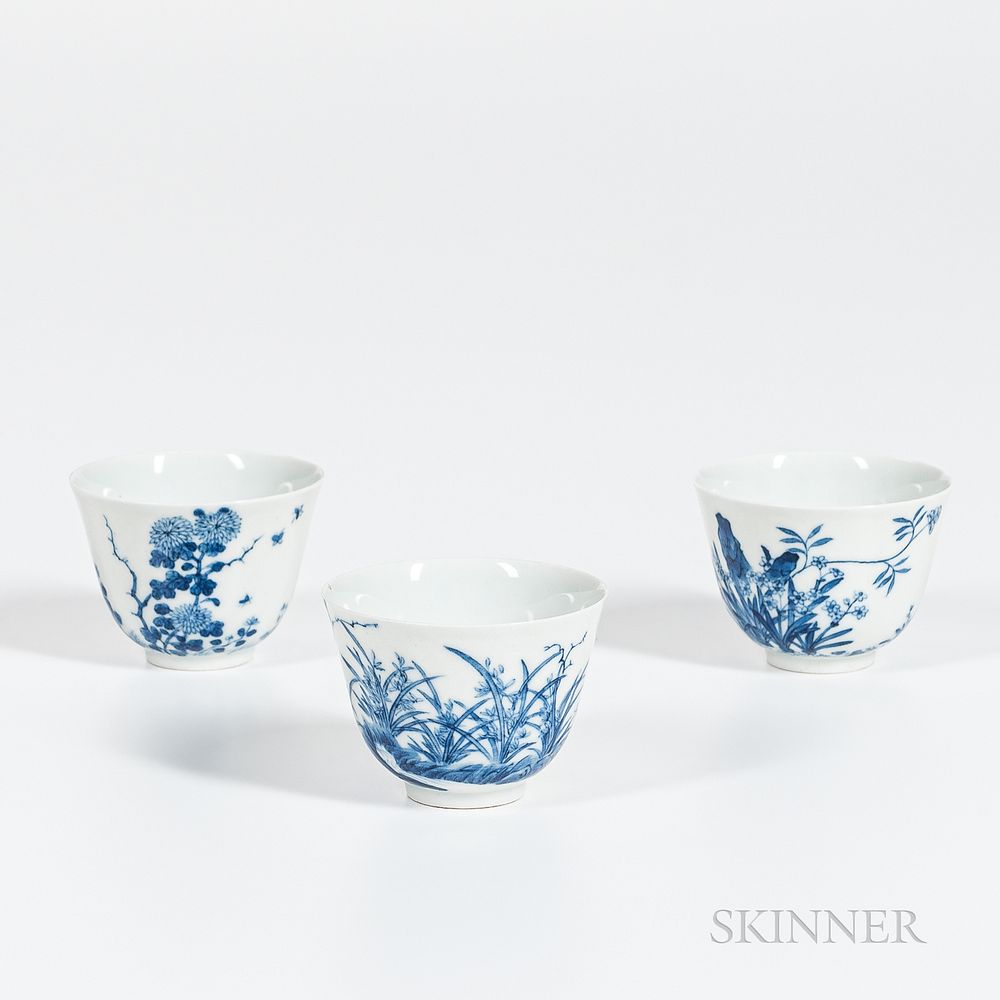 Appraisal: Set of Three Blue and White Month Cups Set of