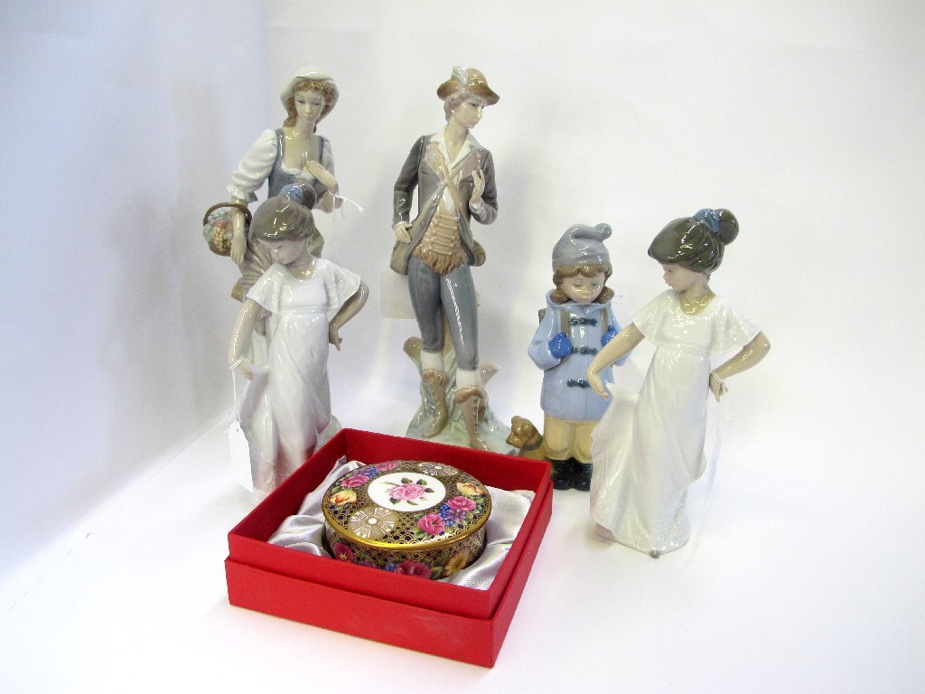 Appraisal: Two Lladro figures and a boxed Spode Regency trinket box