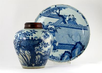 Appraisal: A Chinese blue and white Transitional vase painted with birds