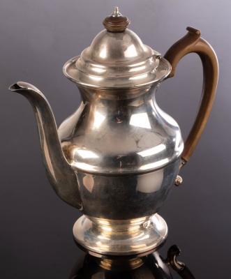 Appraisal: A silver coffee pot Elkington Co Birmingham of baluster form