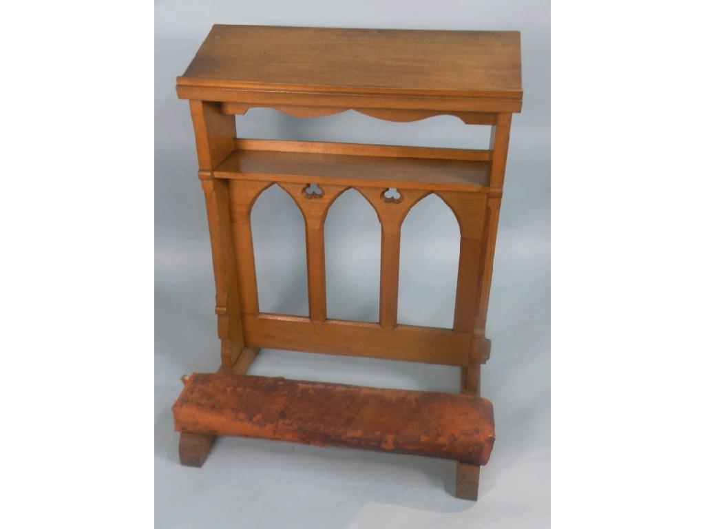 Appraisal: An early thC gothic oak prayer table with a slope