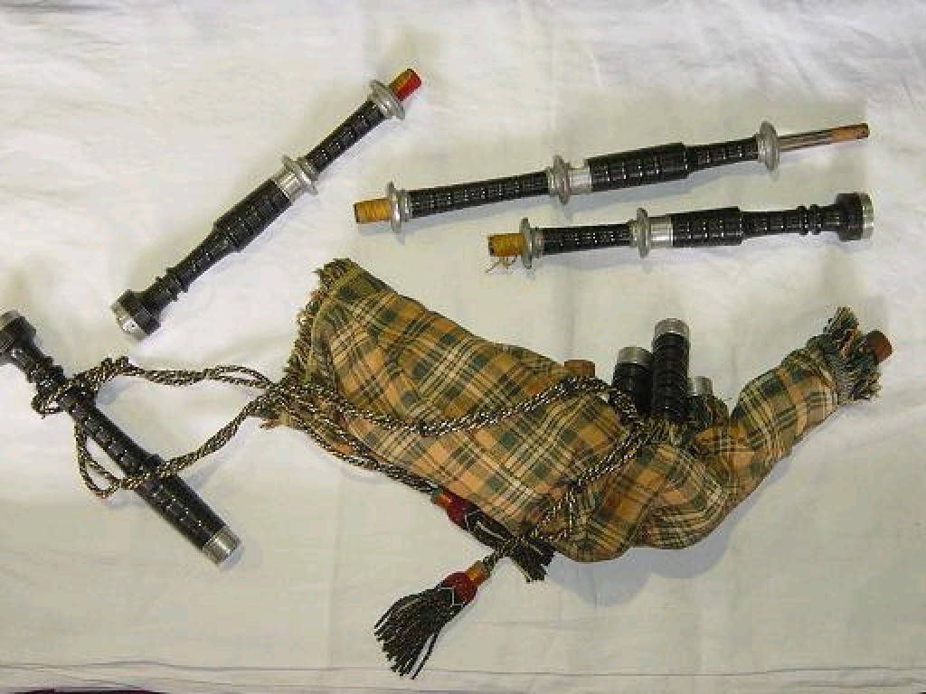 Appraisal: A set of bagpipes with mustard and green tartan bladder