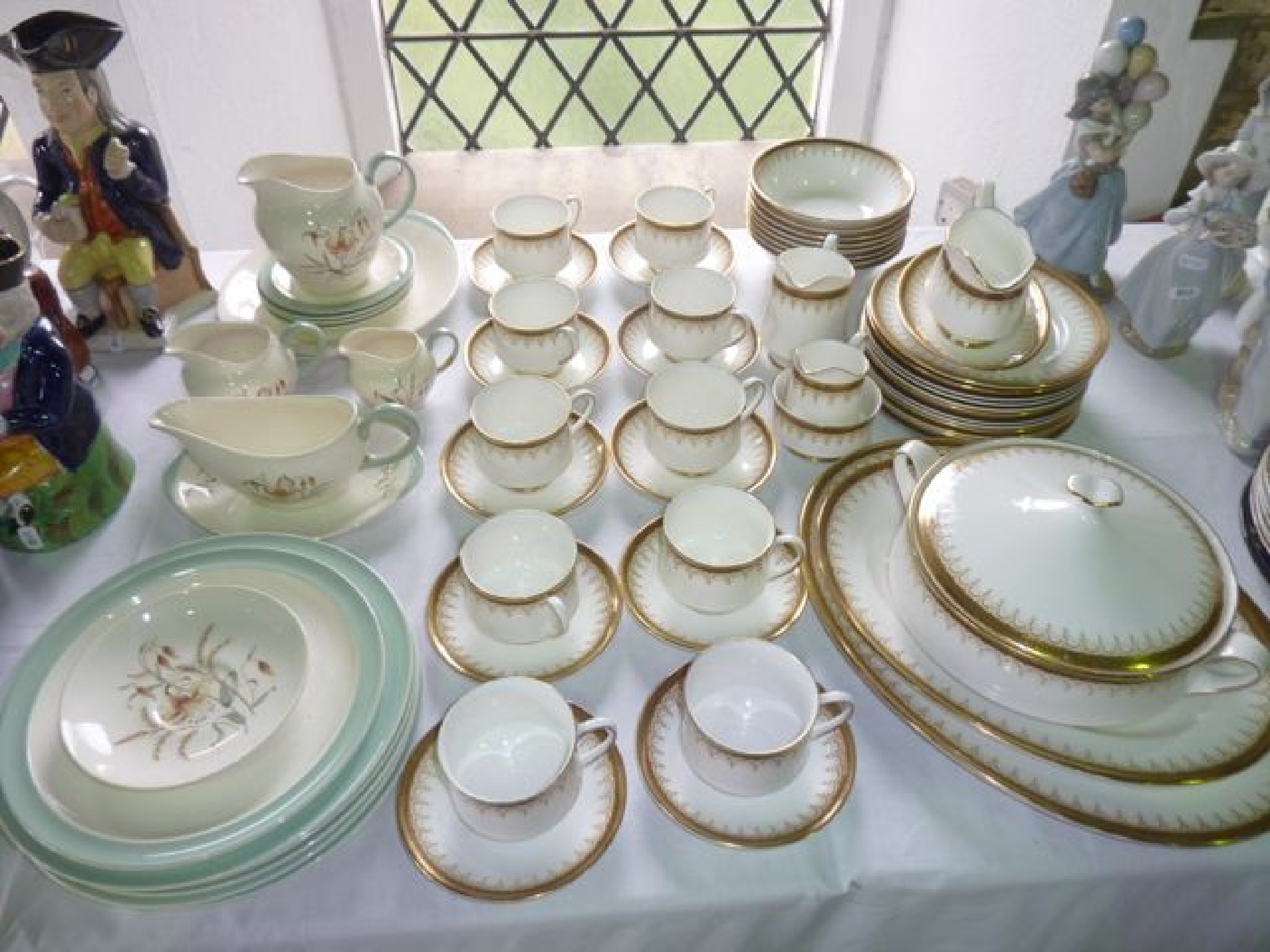 Appraisal: A quantity of Paragon Athena pattern dinner and tea wares