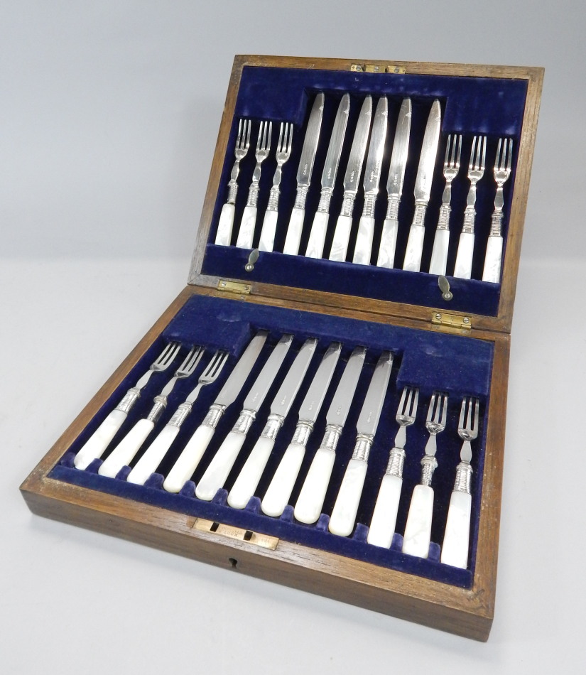 Appraisal: A set of twelve dessert knives and forks each with