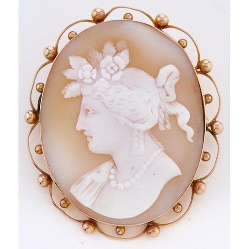 Appraisal: A cameo brooch early th c in gold mount marked