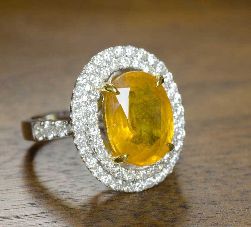 Appraisal: ORANGE SAPPHIRE AND EIGHTEEN KARAT GOLD RING The k white