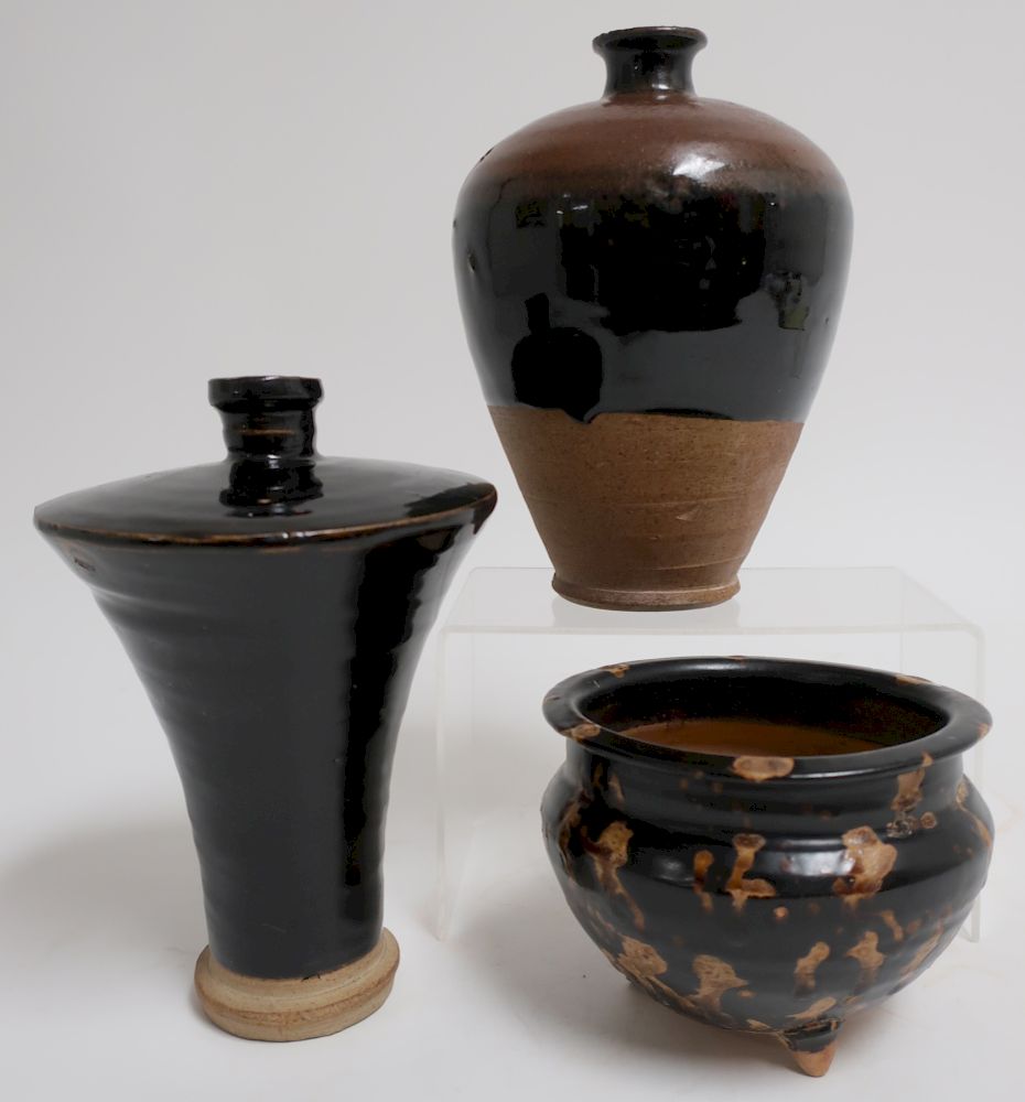 Appraisal: Three Song Vessels A russet splashed tortoise shell style low