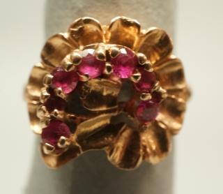 Appraisal: K Art Deco Ring w Rubies Ruffled design Sz K