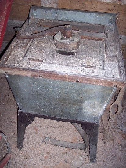 Appraisal: An automatic clothes washer numbered the wooden lid cm square