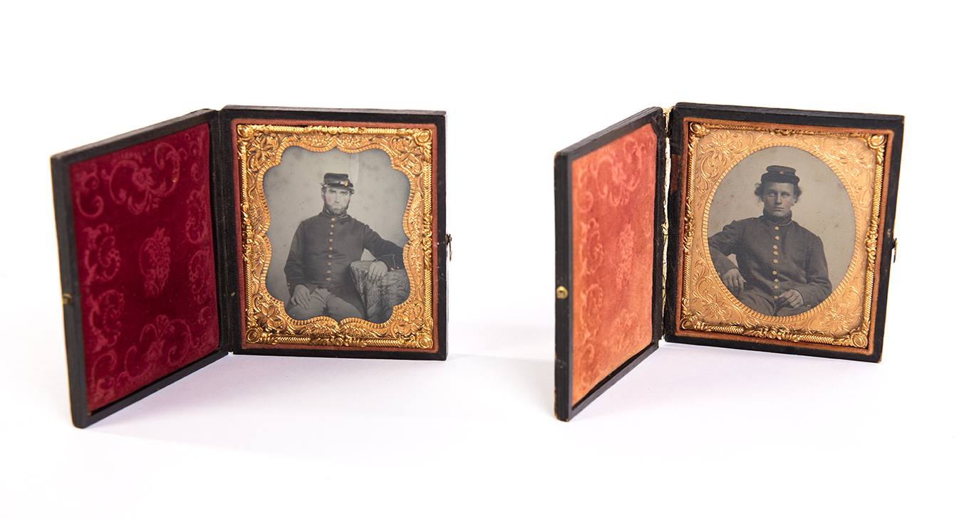 Appraisal: AMBROTYPE AND TINTYPE OF CIVIL WAR SOLDIERS American rd quarter-