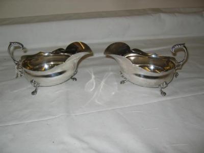 Appraisal: A PAIR OF SAUCE BOATS of oval shallow form with