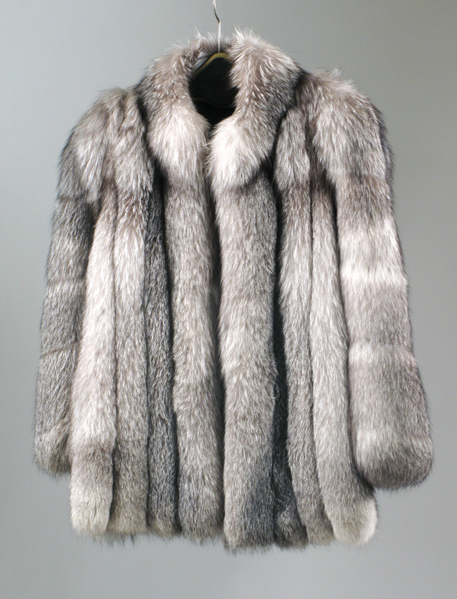 Appraisal: LADY'S INDIGO FROST FOX FUR JACKET fully lined with exterior