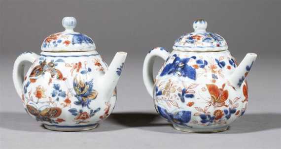 Appraisal: A PAIR OF CHINESE IMARI TEAPOTS WITH FLOWERS AND BUTTERFLIES