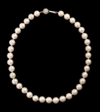 Appraisal: karat white gold and pearl necklace Traditional pearl strand of