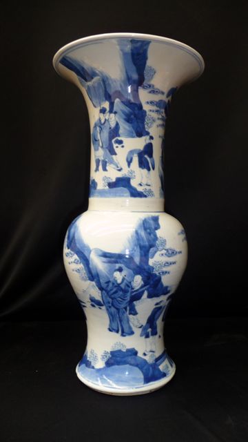 Appraisal: A Chinese blue and white porcelain baluster shaped vase painted