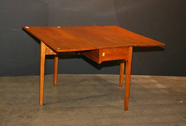 Appraisal: A Chippendale maple drop leaf table New England late th