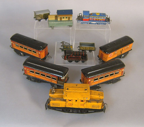 Appraisal: American Flyer train set with engine three passenger cars and