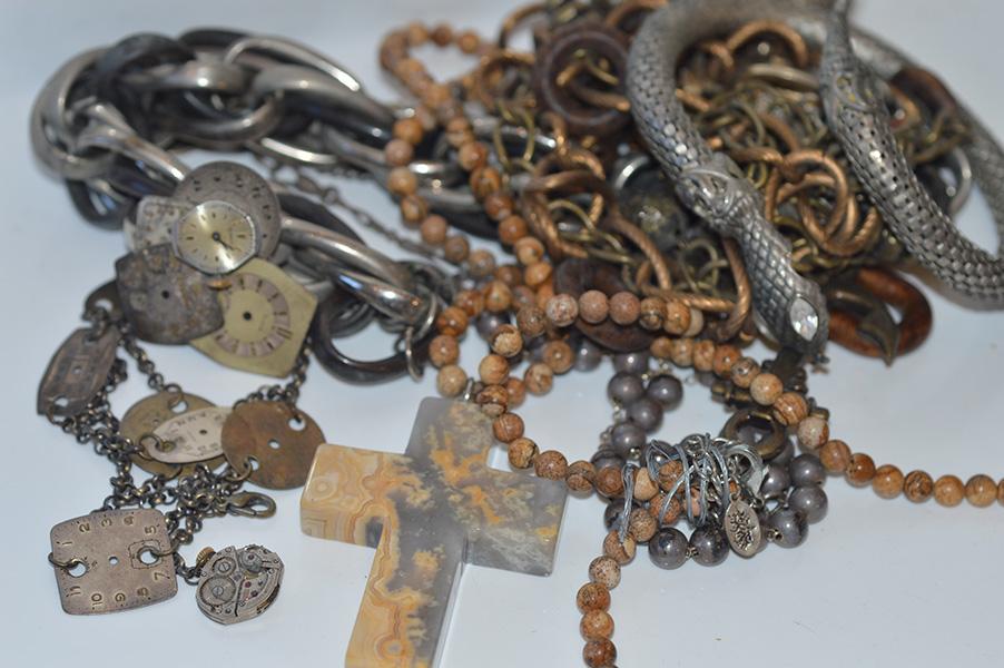 Appraisal: A BOX OF ASSORTED JEWELLERY INCLUDING AND AGATE CROSS NECKLACE