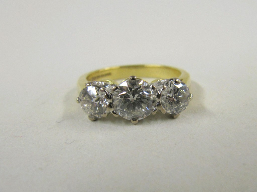 Appraisal: Eighteen carat gold diamond three stone ring with three brilliant