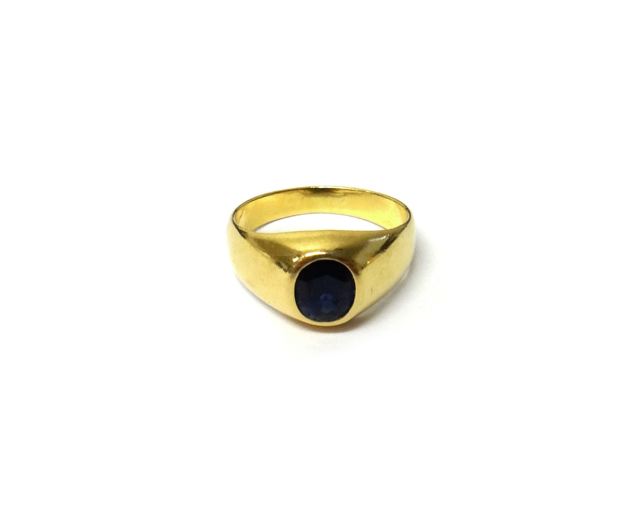 Appraisal: A gold and sapphire set single stone signet style ring