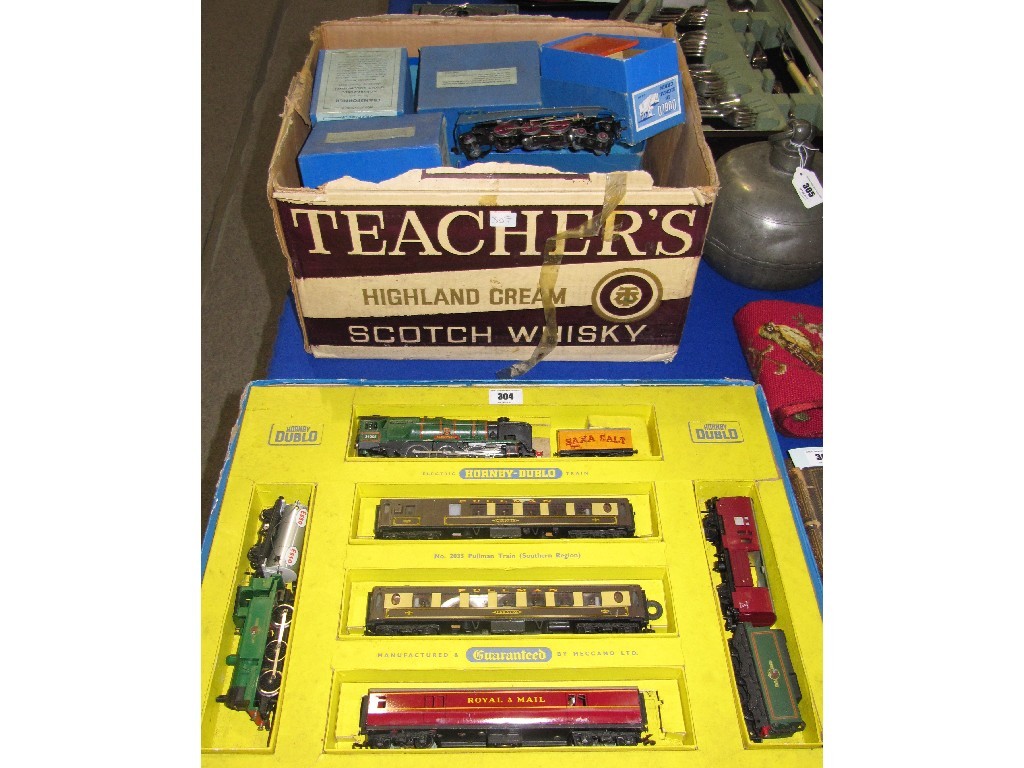 Appraisal: Lot comprising boxed Hornby train set with other engine and