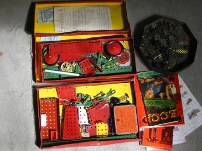 Appraisal: Meccano boxes A and A containing a quantity of mainly