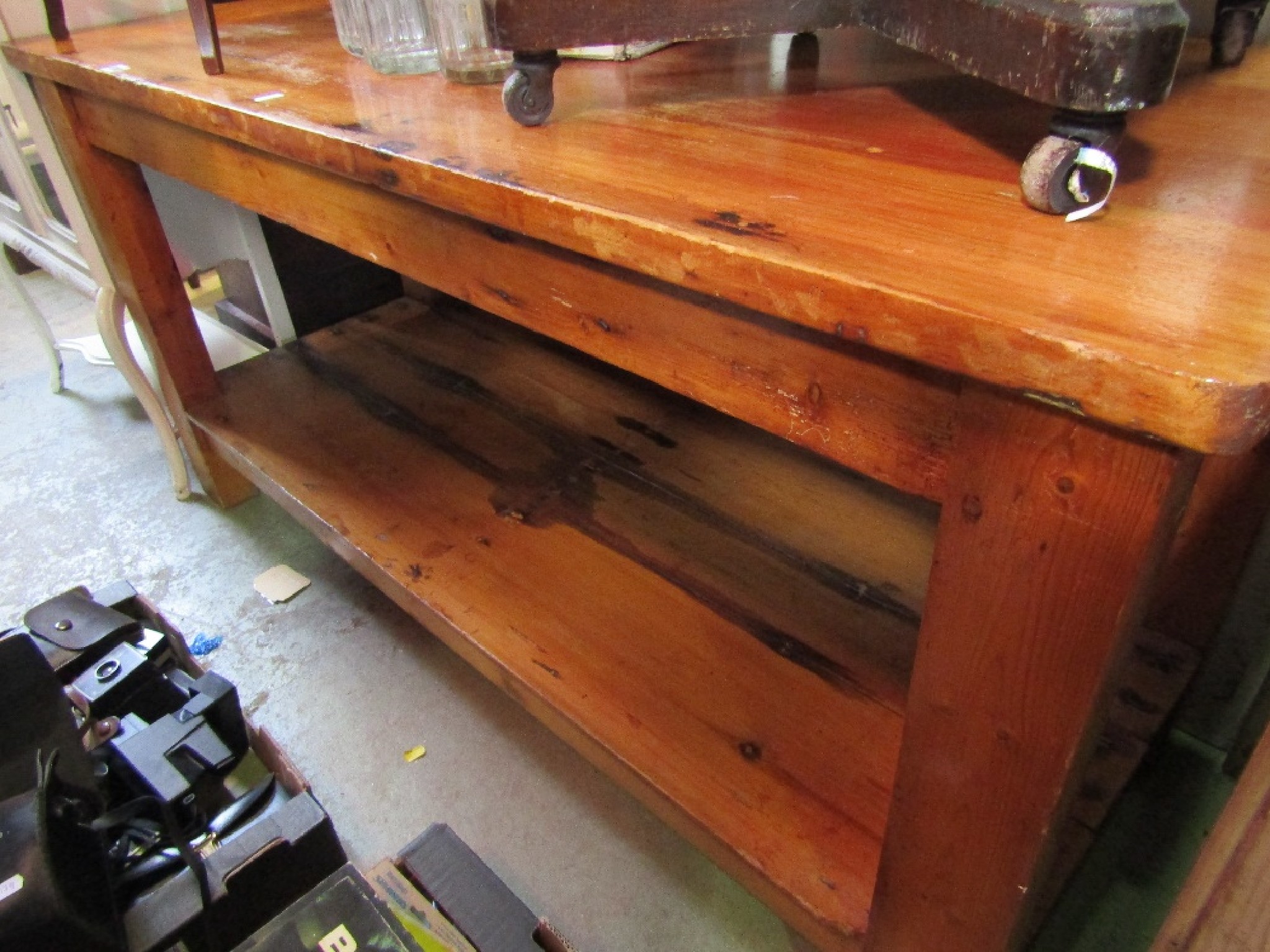 Appraisal: A stained pine two tier kitchen work table of rectangular