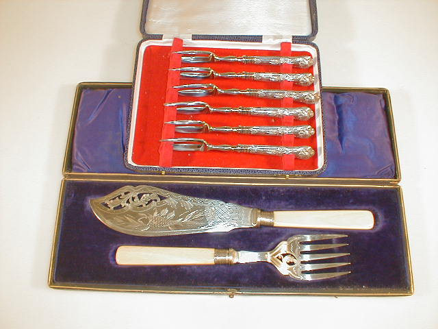 Appraisal: A set of six silver handled Kings pattern cake forks