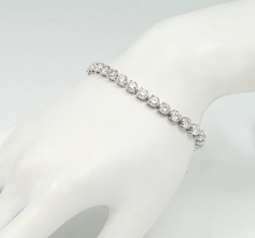 Appraisal: K CTW DIAMOND IN-LINE BRACELET K white gold custom crafted