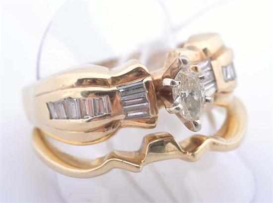 Appraisal: A DIAMOND RING SUITE IN CT GOLD