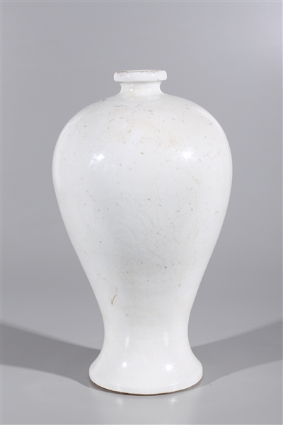 Appraisal: Chinese white glazed Meiping vase with incised floral and foliate