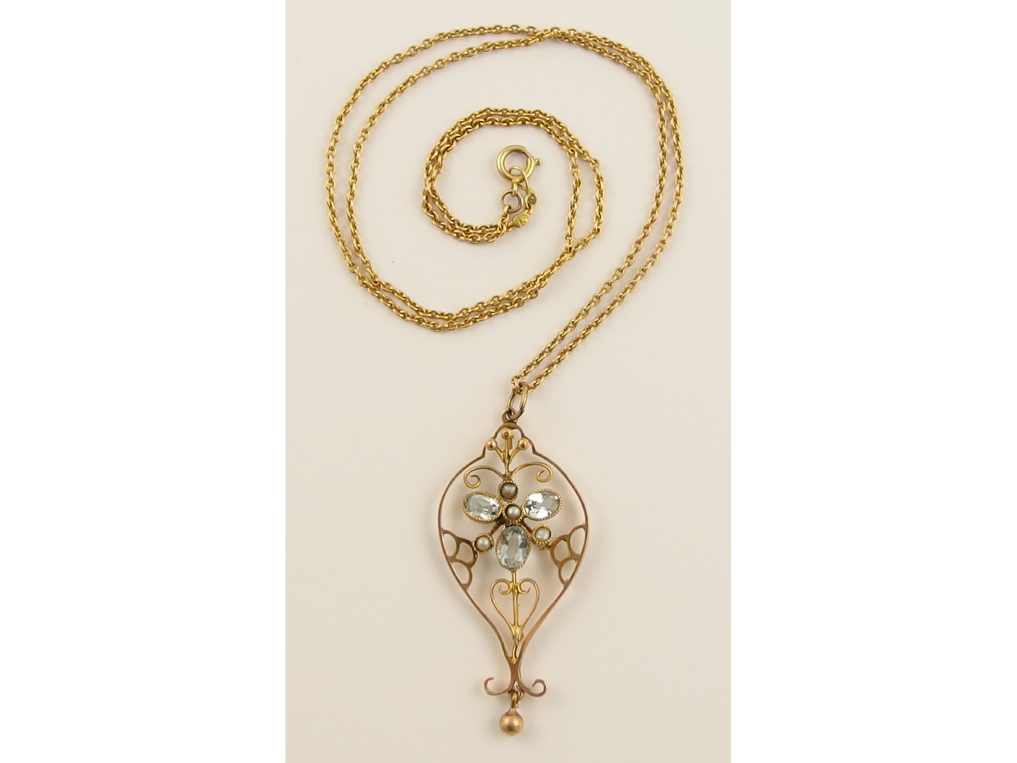 Appraisal: A ct Edwardian aquamarine and seed pearl pendant with a