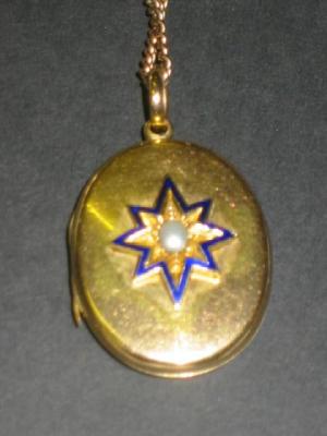 Appraisal: A VICTORIAN GOLD LOCKET of hinged oval form the front